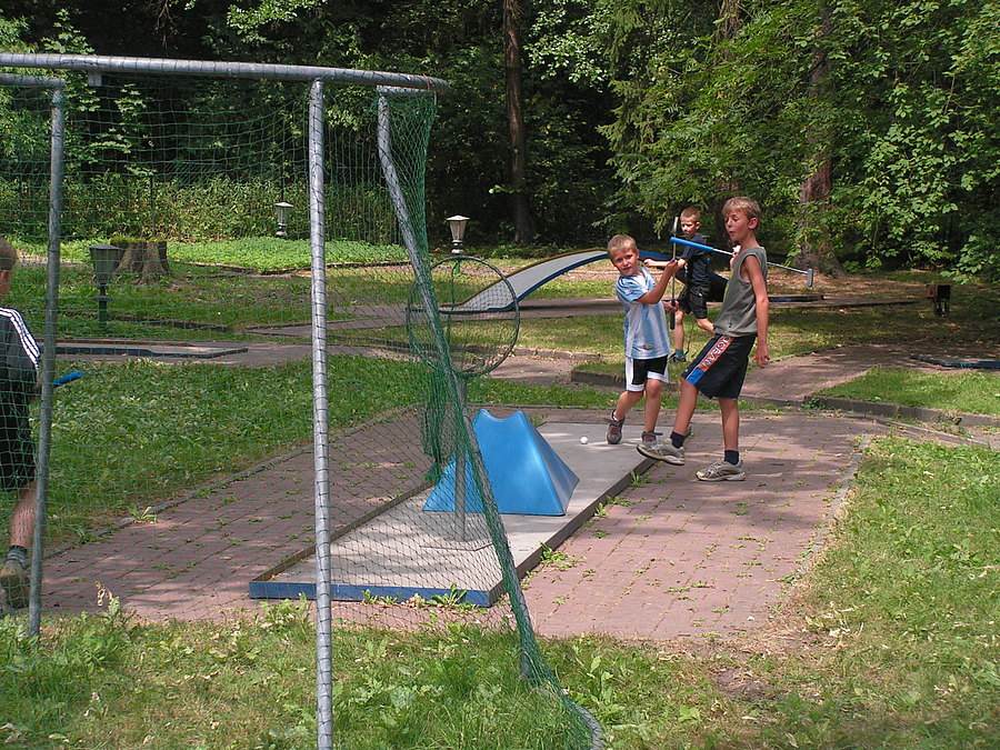 Tierpark Spass beim Minigolf